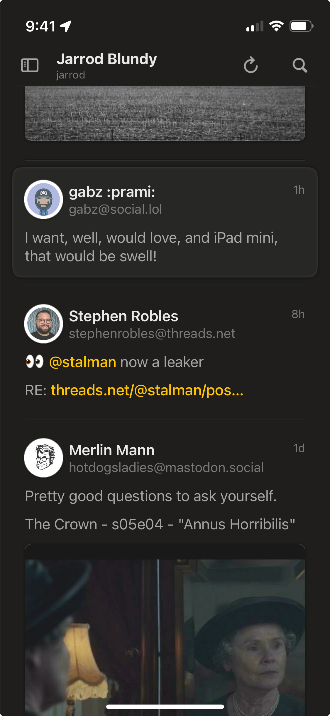 The screen displays a social media feed with usernames, avatars, timestamps, and posts. One post mentions an iPad mini, another references a leak, and a third discusses the show "The Crown."