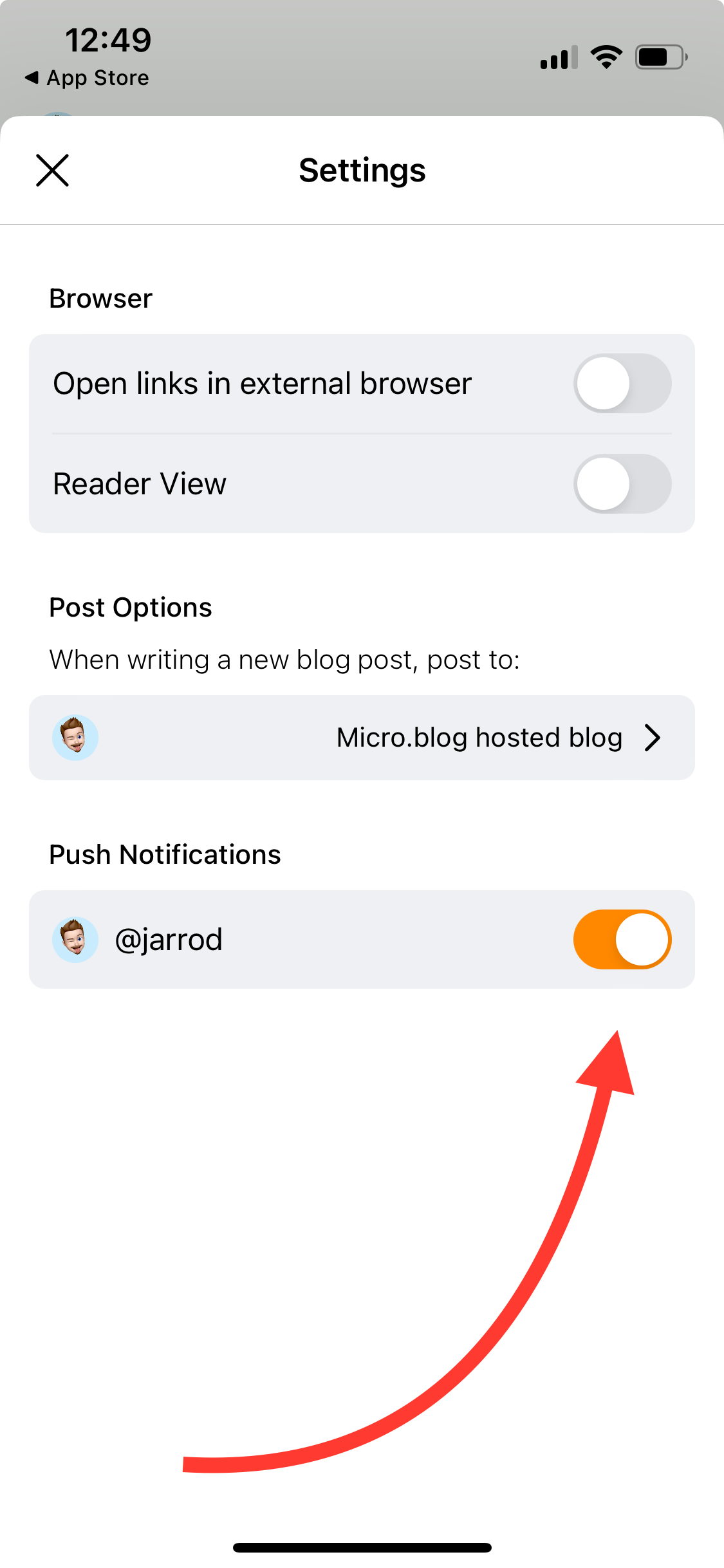 Settings screen shows browser and post options, with Push Notifications toggle for <a href="https://micro.blog/jarrod">@jarrod</a> switched on; a red arrow points to the notification toggle in the mobile app environment.